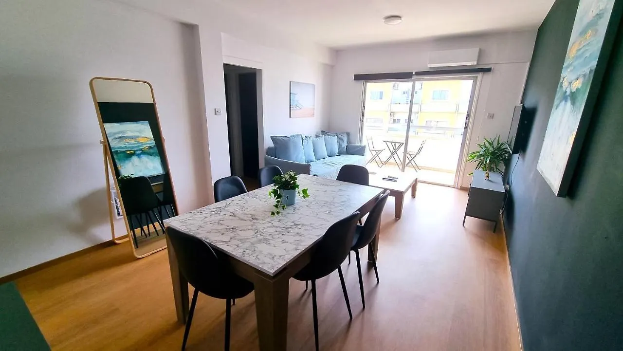 2 Apts - 12 Guests! Comfy And Unique Apt With 150Mbit Internet Speed Lejlighed Larnaca Cypern