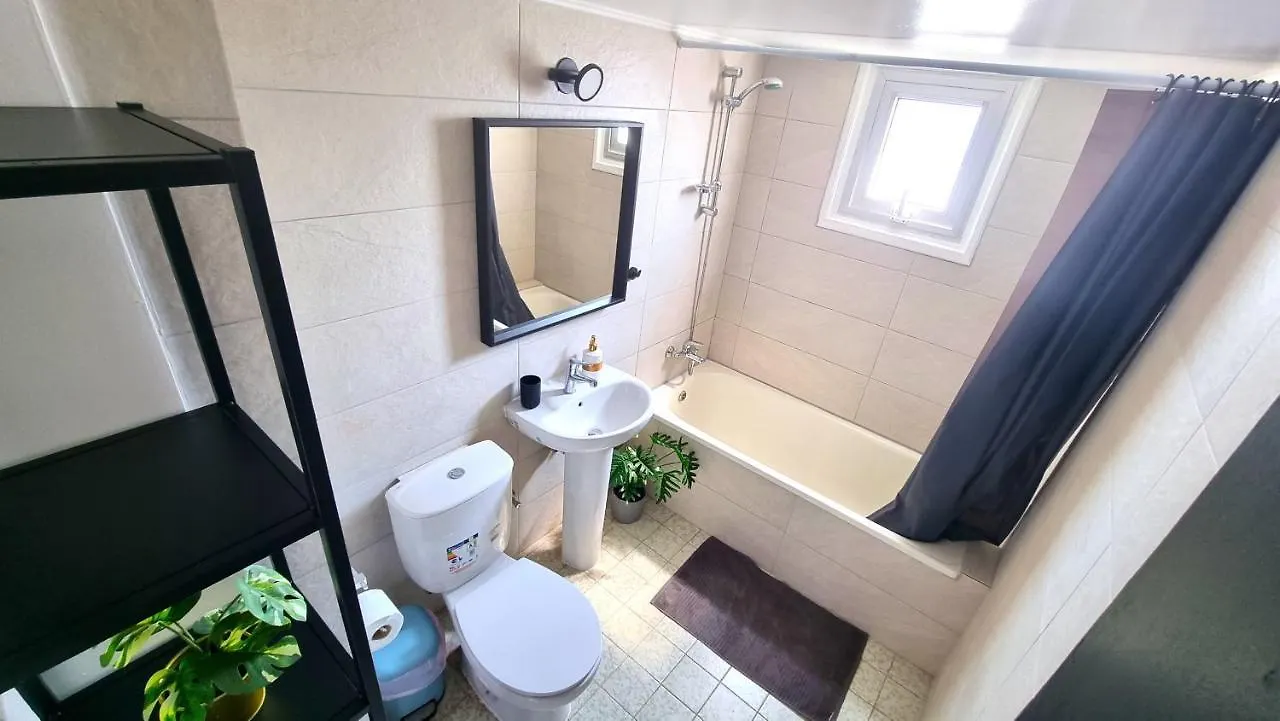 2 Apts - 12 Guests! Comfy And Unique Apt With 150Mbit Internet Speed Lejlighed Larnaca