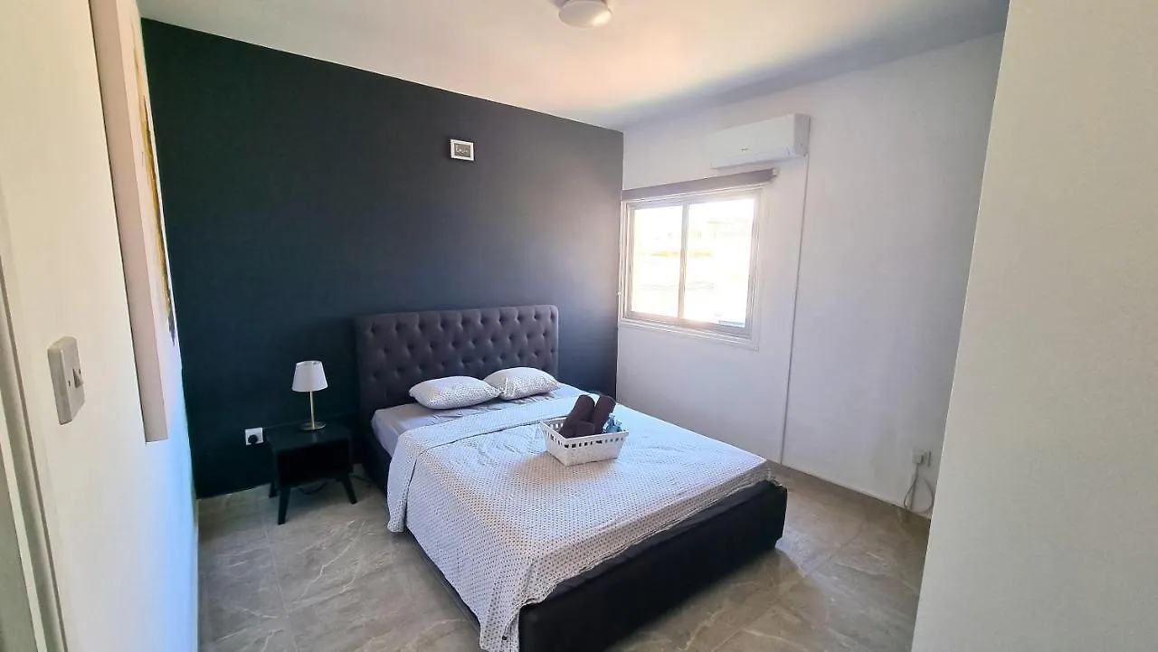 2 Apts - 12 Guests! Comfy And Unique Apt With 150Mbit Internet Speed Lejlighed Larnaca 0*,  Cypern
